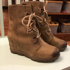 Joan of arctic wedge II